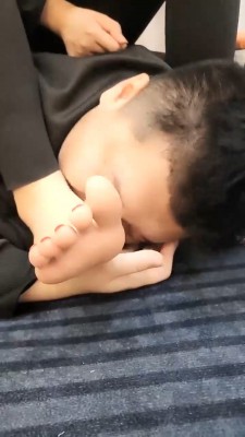 图片[9]_【素人星探】贝壳头白袜踩踏/脚深喉/踩狗头/臭脚捂脸 bf28260_HD绳艺资源