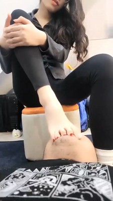 图片[11]_【素人星探】贝壳头白袜踩踏/脚深喉/踩狗头/臭脚捂脸 bf28260_HD绳艺资源