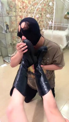 图片[10]_【术术S】喂口水圣水/长靴踩踏耳光/骑马闻舔白袜 bf28211_HD绳艺资源