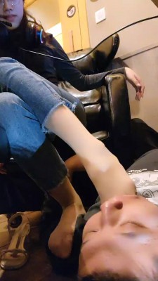 图片[6]_【素人星探】电竞网吧玩狗-肉丝凉鞋踩狗/喂口水/虐乳 bf28208_HD绳艺资源