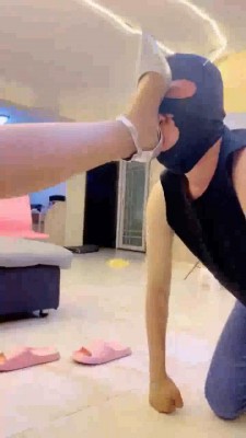 图片[4]_【冷鸢大大】拿狗出气-高跟插嘴喂食/踩踏踩舌/坐垫爬行 bf28495_HD绳艺资源