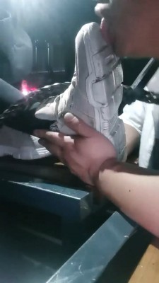 【明明S】夜跑后户外让狗舔脏鞋原味白袜【双视角版】 bf28442_HD绳艺资源