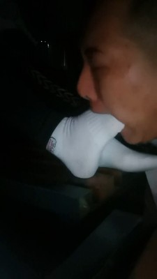 图片[2]_【明明S】夜跑后户外让狗舔脏鞋原味白袜【双视角版】 bf28442_HD绳艺资源