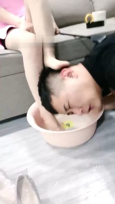【明明】喝刷鞋洗脚水/肉丝狂舔/踩踏喂口水/内裤诱惑【完整版】bf28473_HD绳艺资源