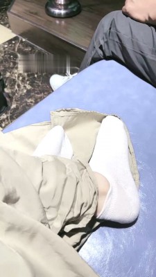 【萱萱】KTV羞辱服务生-鞋插嘴深喉/下跪按摩/艺术闻原味袜  JS23051607_HD绳艺资源