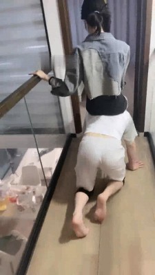 图片[3]_【万一】生活化调-坐垫伺候/全体重踩踏/脚喂酸奶/高跟插嘴 bf28424_HD绳艺资源