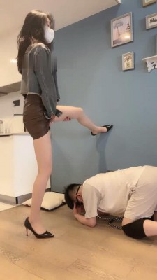 图片[11]_【万一】生活化调-坐垫伺候/全体重踩踏/脚喂酸奶/高跟插嘴 bf28424_HD绳艺资源