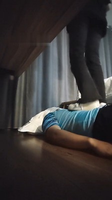 图片[2]_【黑狗】素人学生主骑马/全体重踩踏/穿鞋提档 bf28451_HD绳艺资源