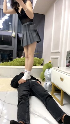 【阿昆】私生活圈养-白袜脚踩踏/按摩伺候/裸足舔 bf28452_HD绳艺资源