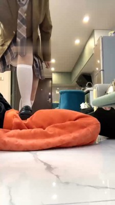 图片[4]_【狗哥】开发大三萝莉做S-舔白丝皮鞋/脚踩头 bf28477_HD绳艺资源