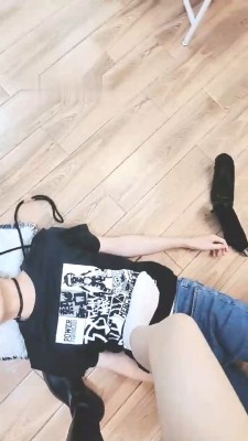 图片[3]_【嘉妮】艺术奶狗闻白袜脚/长靴鞋窝/脚踩碾压/舔裸足 JS23051702_HD绳艺资源