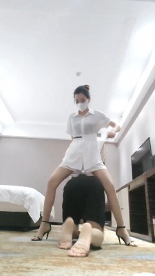 【多多】凉高挑战猥琐男-提档/内裤套头/舔脚骑脖子 bf28411_HD绳艺资源