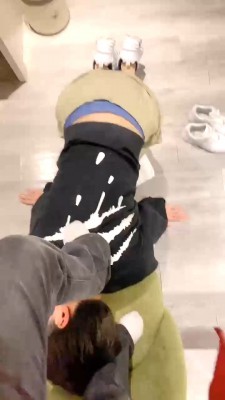 图片[6]_【海绵大大】学生主玩狗-白袜捂脸/坐头窒息/全体重踩踏 bf28393_HD绳艺资源