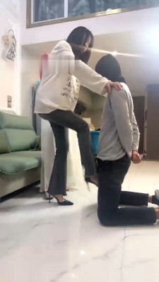 图片[2]_【阿昆】带汉服素人闺蜜玩狗-骑马转胯/高跟踩踏/闻素人白袜 bf28472_HD绳艺资源