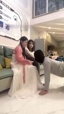 图片[4]_【阿昆】带汉服素人闺蜜玩狗-骑马转胯/高跟踩踏/闻素人白袜 bf28472_HD绳艺资源