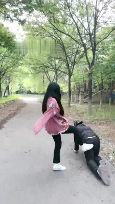 图片[4]_【桃幼幼】艺校女神户外遛狗-骑马爬行/小白鞋踢踹/踩踏 bf28374_HD绳艺资源