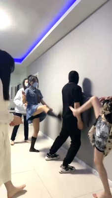 图片[6]_【精神小妹】5S素人学生主群殴-轮流爆踹踩踏/原味羞辱 bf28360_HD绳艺资源
