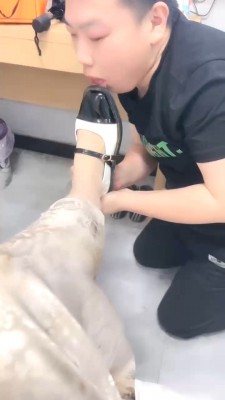 图片[2]_【一宁】人体座椅/穿鞋踩踏/训练/裸足深喉脚踩喂食 bf28490_HD绳艺资源