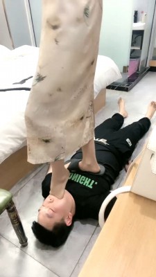 图片[11]_【一宁】人体座椅/穿鞋踩踏/训练/裸足深喉脚踩喂食 bf28490_HD绳艺资源