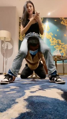 【海绵大大】牛仔小妹胯下辱/鞋底喂食/全体重踩头踩背 bf29198_HD绳艺资源