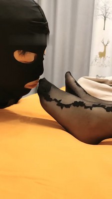 【楼遥】偷舔主人脚被发现-抓厕所虐/口水浓痰/圣水【完整版】 bf29251_HD绳艺资源