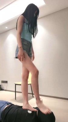 图片[8]_【诗酒年华】素人S-转胯爬行/裸足踩踏/喝口水 bf29257_HD绳艺资源