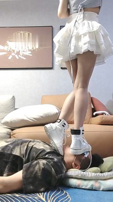 图片[3]_【丫丫】高帮鞋+白棉袜+高跟全体重踩地毯 bf29211_HD绳艺资源