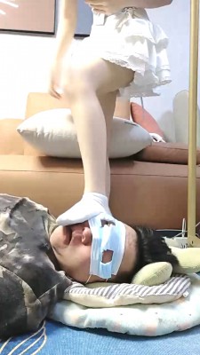 图片[9]_【丫丫】高帮鞋+白棉袜+高跟全体重踩地毯 bf29211_HD绳艺资源