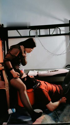 图片[2]_【若澜】圈养狗笼重度虐/高跟踩踏/黑丝脚插嘴捂脸/虐乳 JS23060601_HD绳艺资源