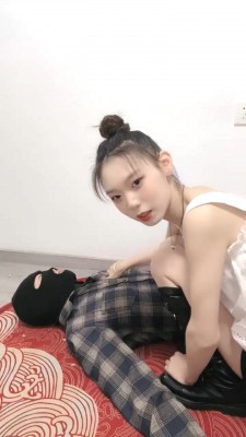 图片[2]_【欣然莫】掐乳掐肉/喂口水/耳光/训练/运动鞋踢踹【完整版】 bf29413_HD绳艺资源