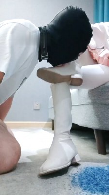 图片[6]_【羌爷】萝莉主大热天靴子与狗【完整版】 bf29414_HD绳艺资源