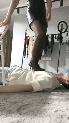 【莴汐】高跟/运动鞋/长靴全体重踩踏 bf29401_HD绳艺资源