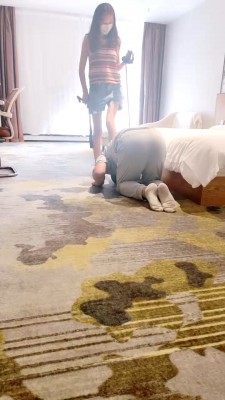 【尤黎】面试直播狗-狗链遛狗/运动鞋踩/船袜捂脸/咀嚼袜子 bf29305_HD绳艺资源