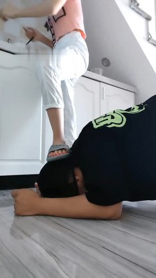 【多多】圈养奴伺候主人吃早餐 bf29388_HD绳艺资源