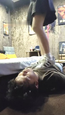 图片[2]_【米奥】私人影院-贝壳头白袜踩/头顶鞋子/裸足插嘴 bf29318_HD绳艺资源