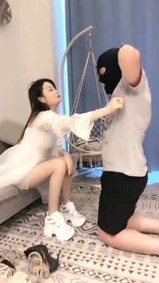 图片[8]_【妍主大大】头顶鞋嘴叼鞋/藤条抽/掐乳/全体重踩踏/脚喂食插嘴 bf29267_HD绳艺资源