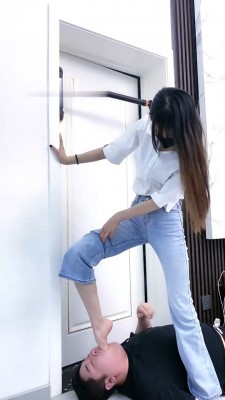 图片[11]_【麋鹿银儿】运动鞋白袜全体重踩踏/插嘴/伺候洗脚/脚窒息 bf29291_HD绳艺资源