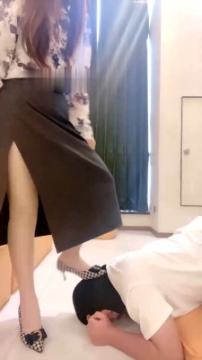 【夜伴大小姐】提档/高跟踩/耳光/喂浓痰喂食 bf29486_HD绳艺资源