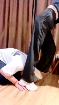 图片[3]_【莫妮卡】小白鞋白袜-提档/踩碾压/闻舔/骑狗背 bf29534_HD绳艺资源