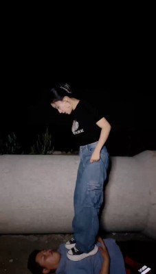 【潘妮绳艺导师】户外公园-骑马/全体重踩/爆踹/遛狗爬行 bf29531_HD绳艺资源