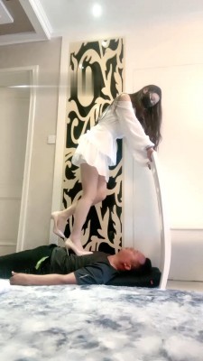 图片[7]_【猫神大人】女神小白鞋白袜全体重踩 bf29494_HD绳艺资源