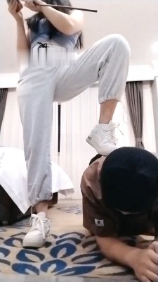 【珍妮儿】小白鞋全体重踩踏/袜子泡水/插嘴/舔鞋底 bf29478_HD绳艺资源