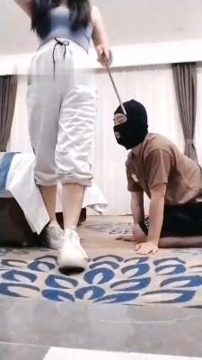 图片[5]_【珍妮儿】小白鞋全体重踩踏/袜子泡水/插嘴/舔鞋底 bf29478_HD绳艺资源