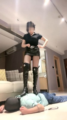 图片[9]_【亚兮】长腿车模黑丝高跟+长靴踩脚垫【完整版】 bf29451_HD绳艺资源