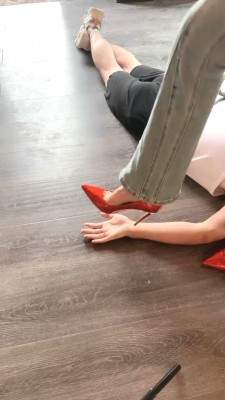 图片[3]_【沅芷大人】超强细高跟踩狗手臂 bf29450_HD绳艺资源