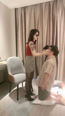 【筱月】犬化训练双奴-高跟虐乳/踢裆坐垫/喂吃浓痰 bf29471_HD绳艺资源