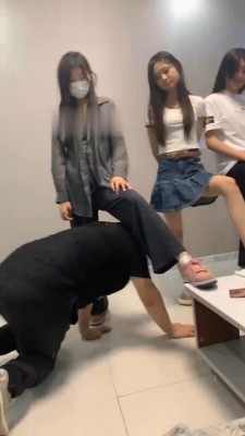 图片[4]_【橙宝】5S学生主-轮流舔鞋骑马转胯/脚踩喂食/气味羞辱 bf30594_HD绳艺资源