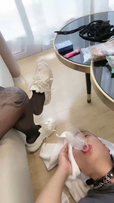 图片[6]_【陈甜女蒂】小白鞋黑丝脚踩口吐喂食 bf30510_HD绳艺资源