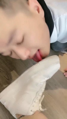 图片[6]_【辣妈】小白鞋碾压-骑马踢裆/舔地上浓痰/腿绞掐脖窒息_HD绳艺资源