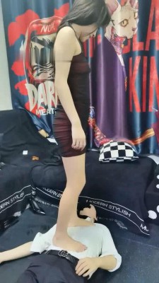 图片[6]_【康妮】高跟黑丝诱惑闻舔/坐垫爬行/踩踏深喉/吃臭袜_HD绳艺资源